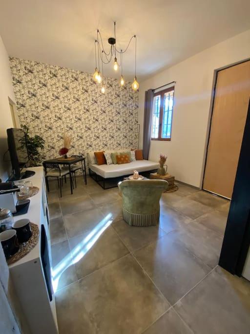 Superbe Studio De Charme Lägenhet Tourrette-Levens Exteriör bild